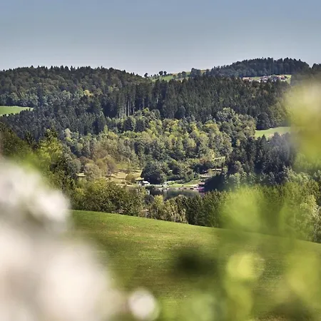 Bio-ferienhof Hoefler Farmház *