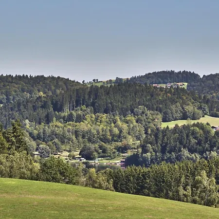 Bio-ferienhof Hoefler- 400 Jahre Alter 4-seithof, Direkt Neben Dem Rannasee