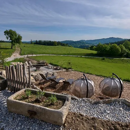 Bio-ferienhof Hoefler- 400 Jahre Alter 4-seithof, Direkt Neben Dem Rannasee *