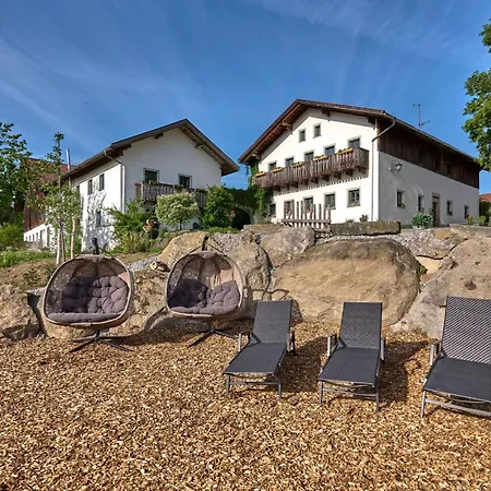 Farmház Bio-ferienhof Hoefler- 400 Jahre Alter 4-seithof, Direkt Neben Dem Rannasee